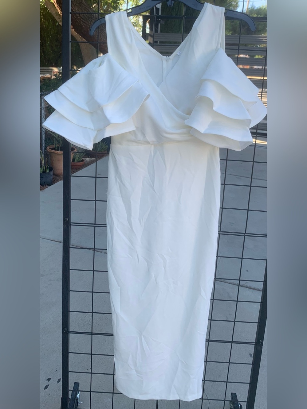 NWOT Elegant White Ruffle-Sleeve Women's Dress - Picture 5 of 11